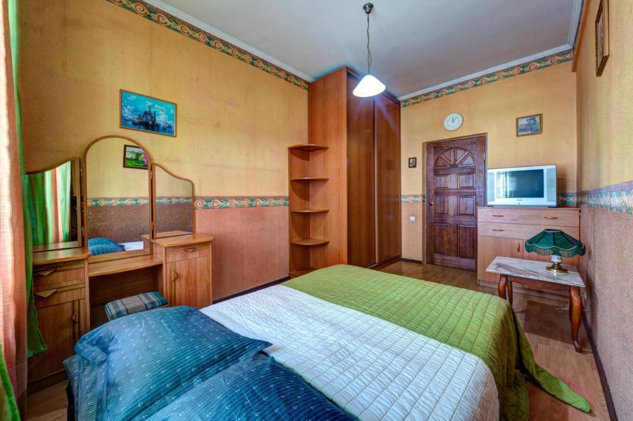 Three-Room Apartment Near Ocean Plaza Kyiv Exterior photo